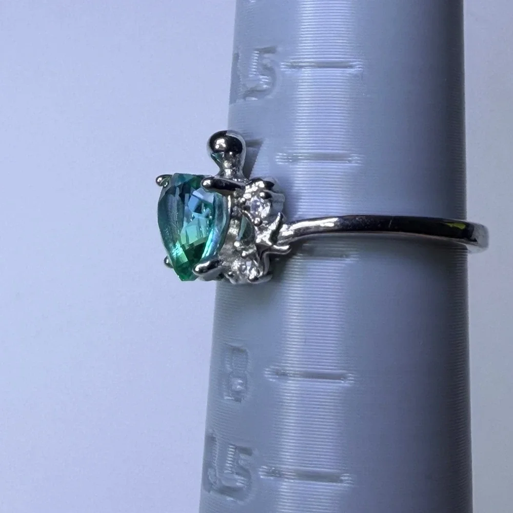 Fragrant Jewels Under the Sea‎ Heart Green Stone Silver Tone Ring Size 7